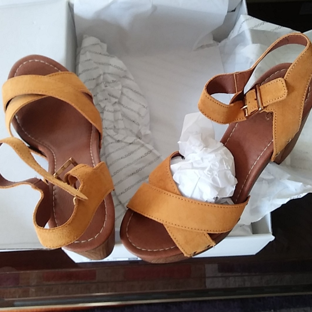 Platform sandals
